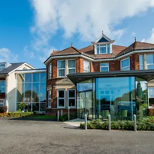 By Mercure Stanwell