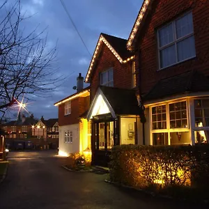 Corner House Gatwick With Bookable Parking Horley